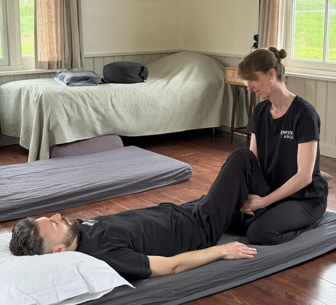 Ontspannende massage tijdens het retreat